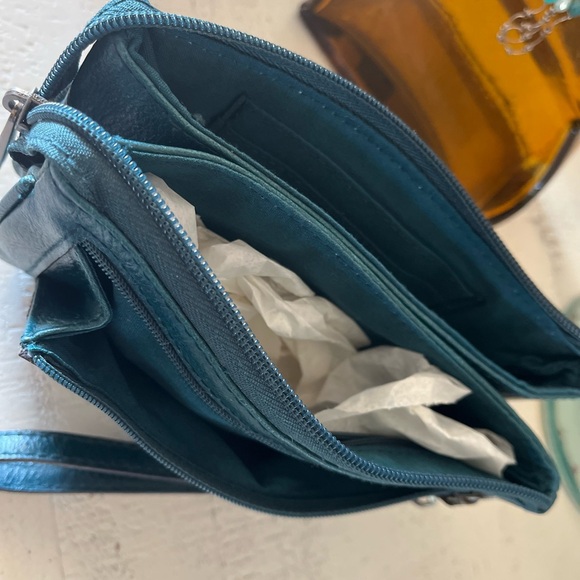 Vintage/Discontinued Liz Claiborne Dark Teal Green Pebbled Wristlet Clutch - Picture 9 of 13